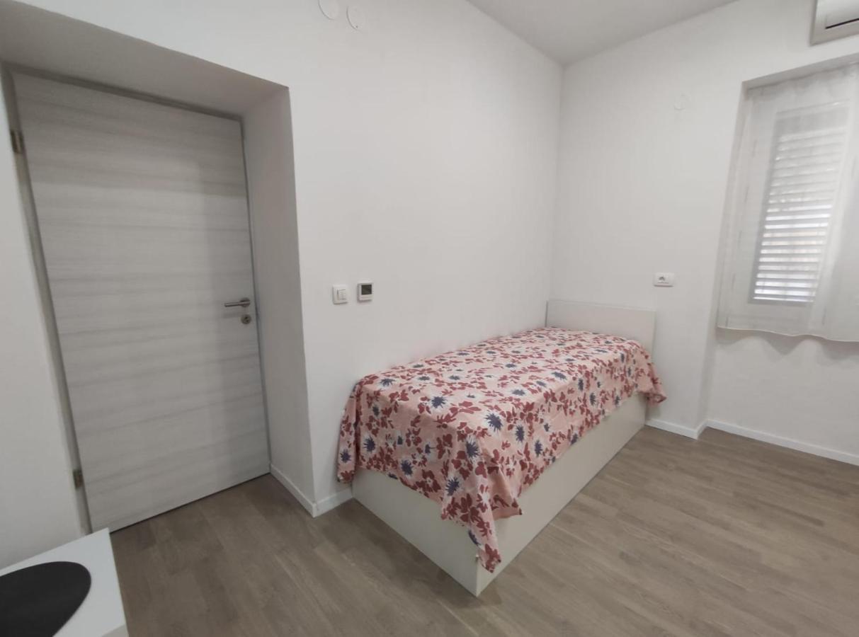 Apartment Tona Šibenik Buitenkant foto